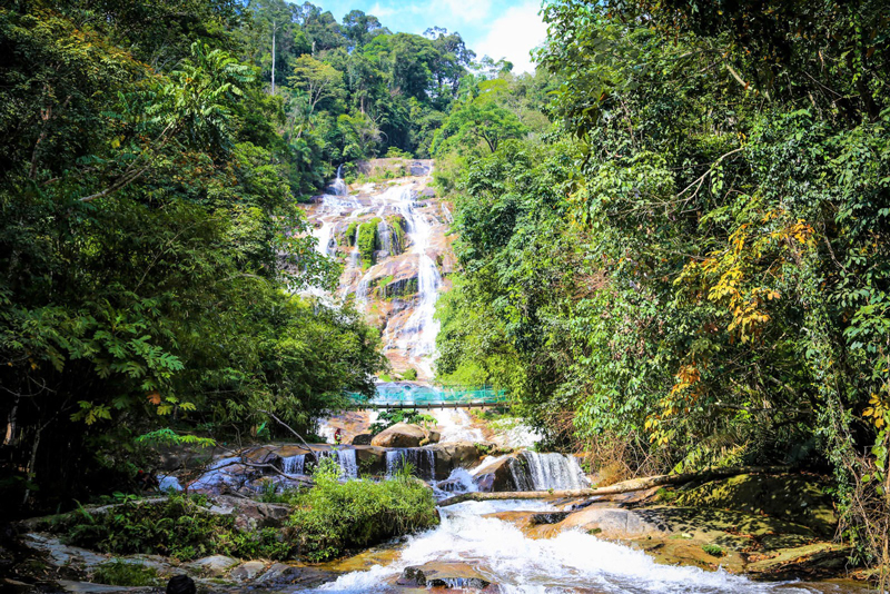 Lata-Kinjang-Waterfall