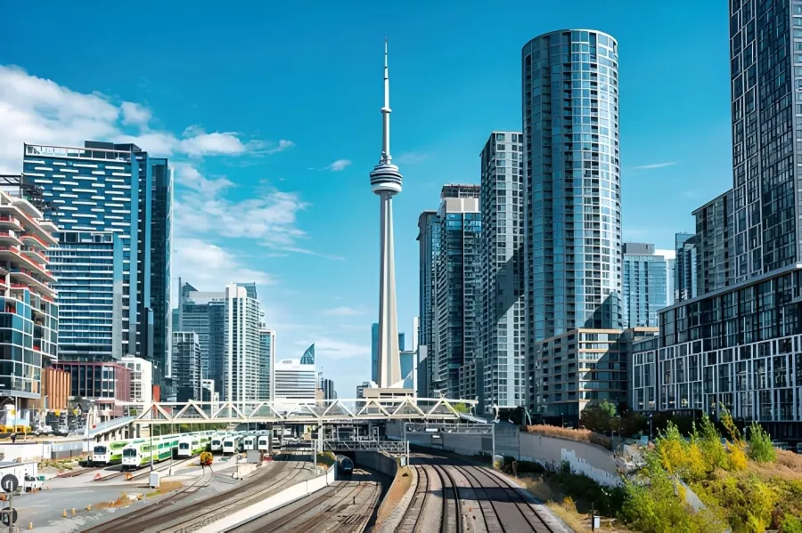 Ultimate 3-Day Toronto Itinerary: A Detailed Travel Guide 1 CN Tower Toronto
