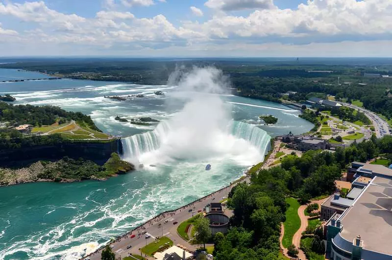 Ultimate Niagara Falls Travel Guide 2025 | Visiting Both Sides of the Falls 3 horseshoe-falls